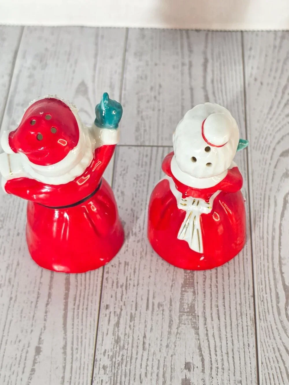 Vintage Christmas Mr. Santa Claus & Mrs. Claus Salt & Pepper Shakers Label